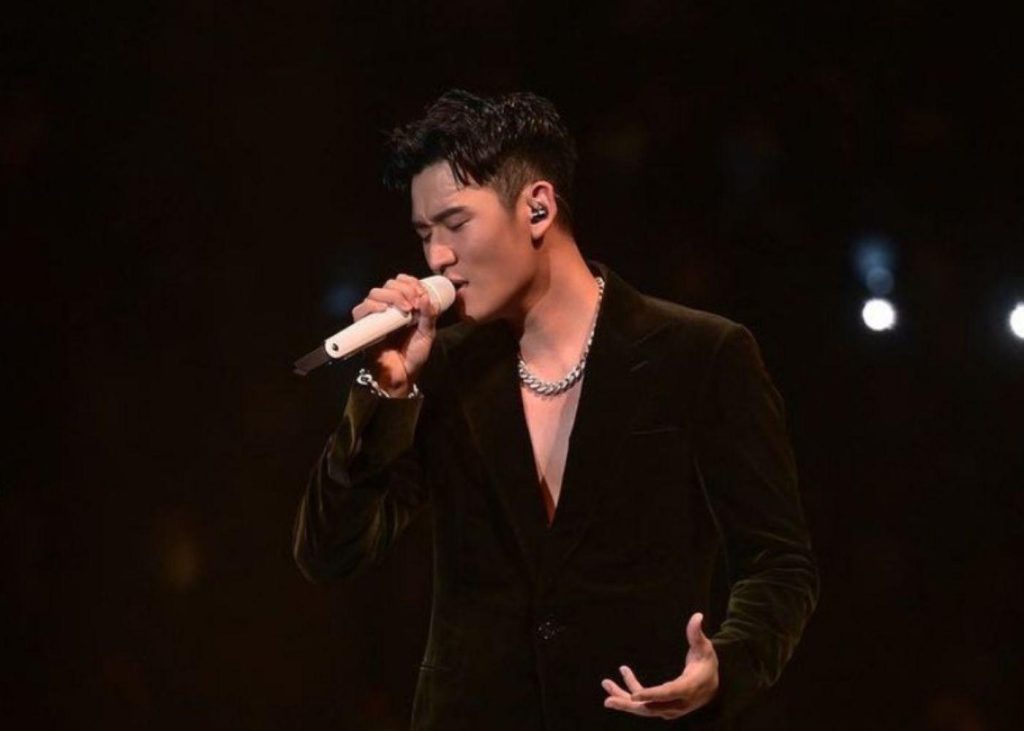 Eric Chou Penyanyi Taiwan Multitalenta