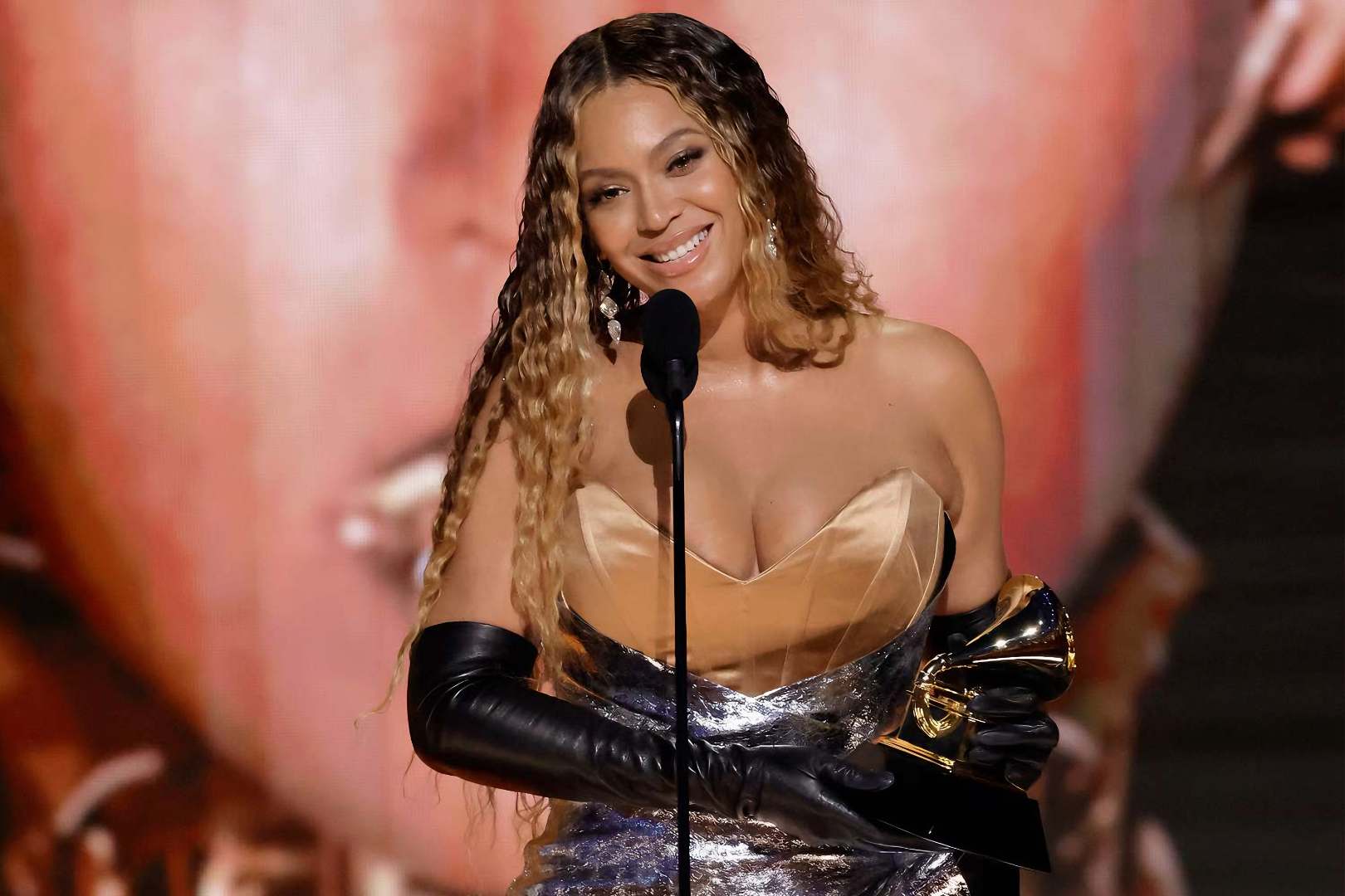 Beyonce Penyanyi Berbakat Yang Memenangkan Banyak Award